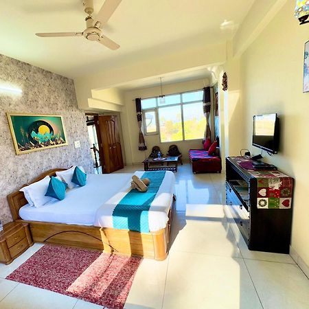 The Auriga 3Bhk Fully Entair Villa With Bonfire In Kasauli I Pvt Stay I Open Air Terrace I Kitchen Livingroom I Lawn Bonfire I Gaming Zone Экстерьер фото