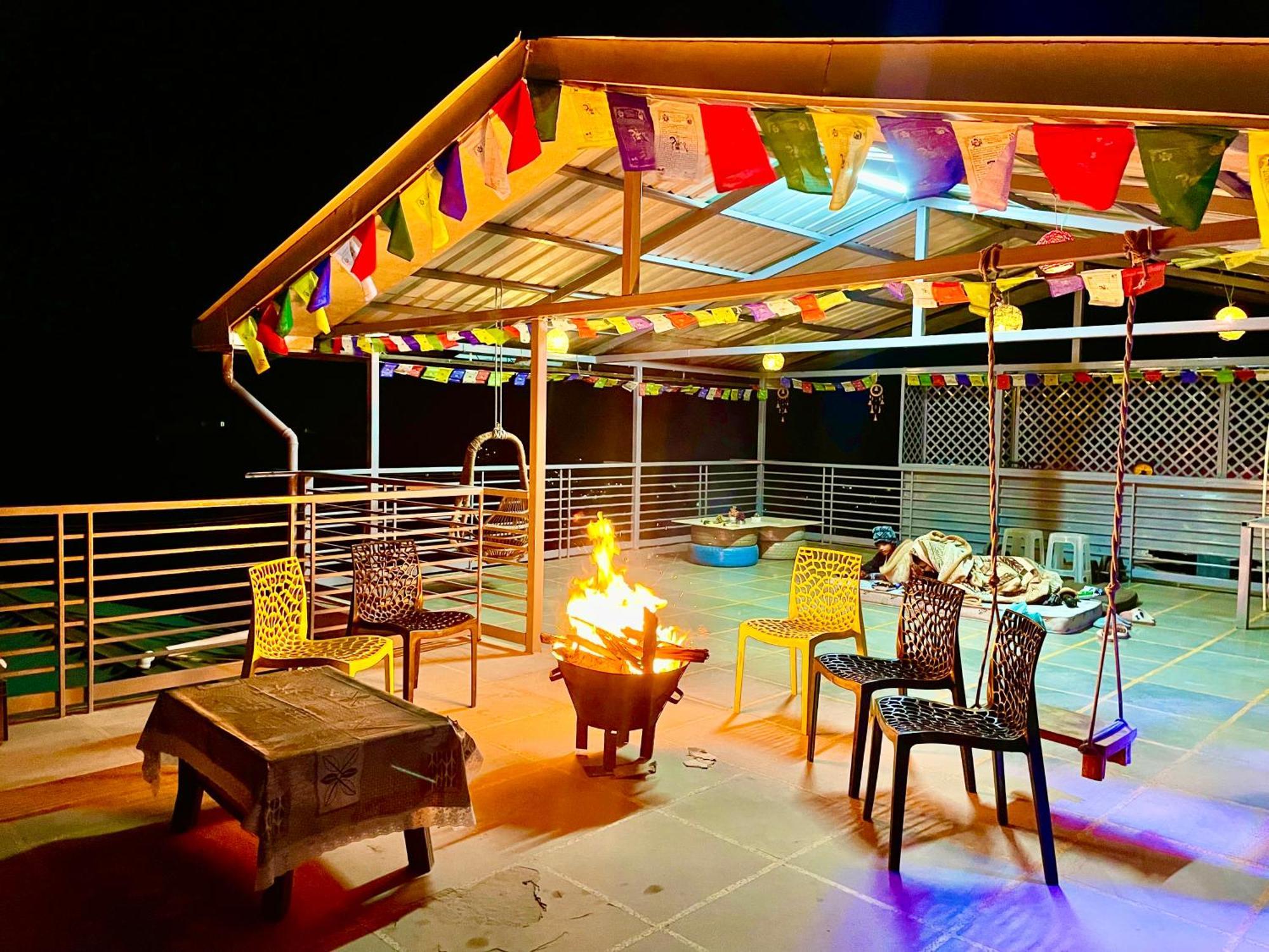 The Auriga 3Bhk Fully Entair Villa With Bonfire In Kasauli I Pvt Stay I Open Air Terrace I Kitchen Livingroom I Lawn Bonfire I Gaming Zone Экстерьер фото