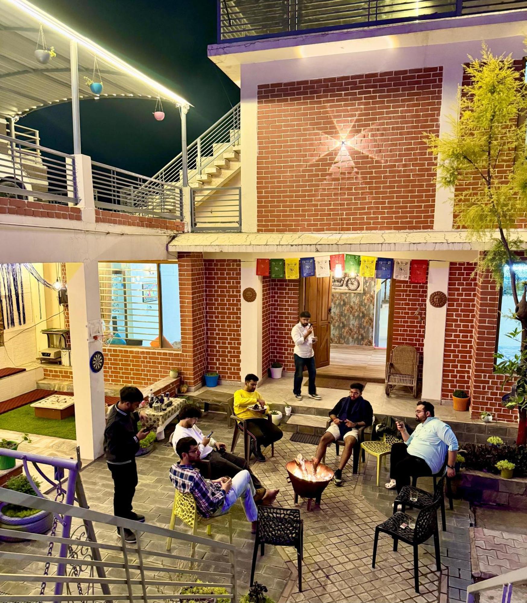 The Auriga 3Bhk Fully Entair Villa With Bonfire In Kasauli I Pvt Stay I Open Air Terrace I Kitchen Livingroom I Lawn Bonfire I Gaming Zone Экстерьер фото