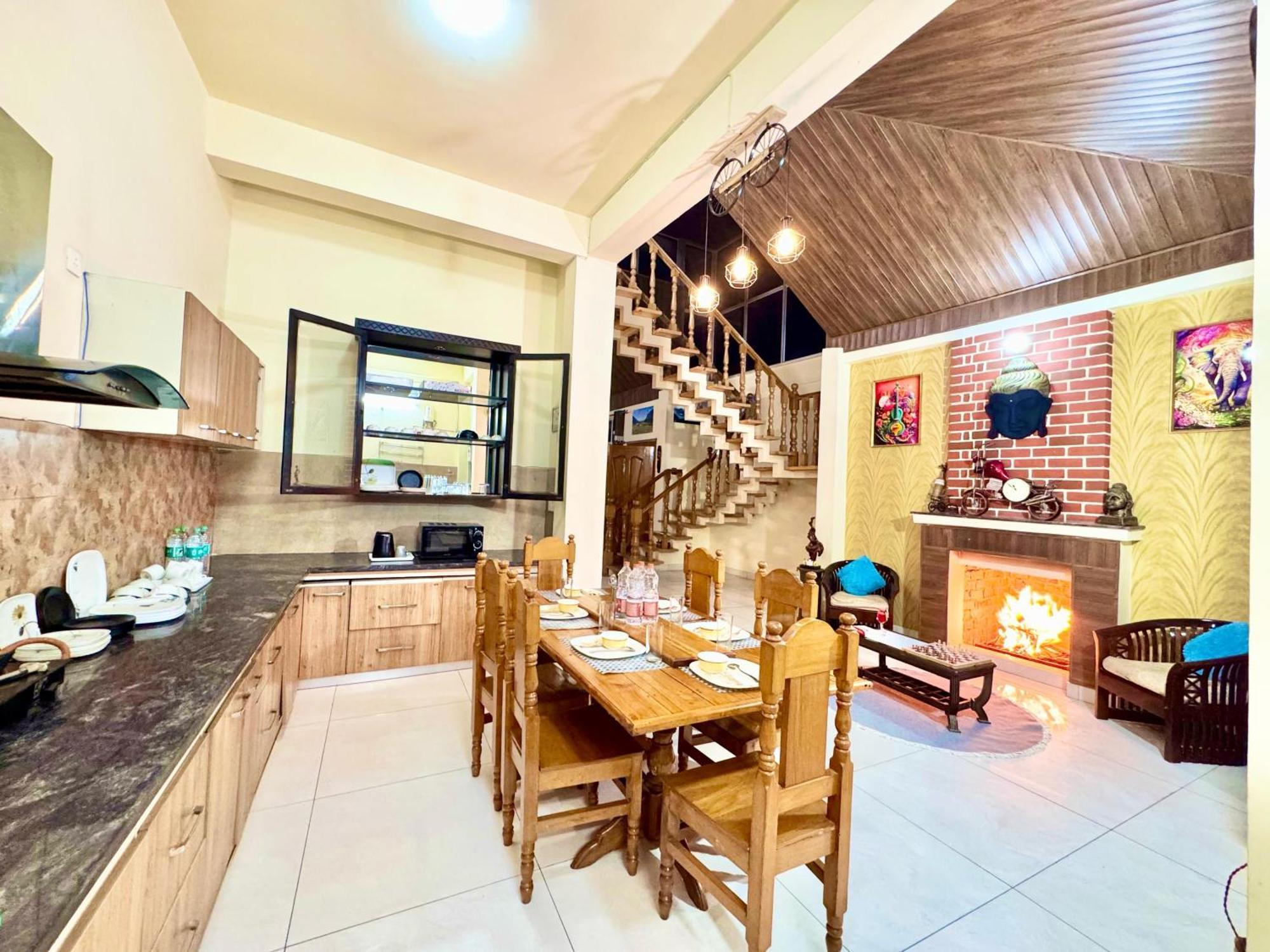 The Auriga 3Bhk Fully Entair Villa With Bonfire In Kasauli I Pvt Stay I Open Air Terrace I Kitchen Livingroom I Lawn Bonfire I Gaming Zone Экстерьер фото